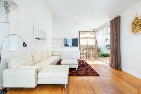 Kensington Self-Contained Modern House (89BROM) - Winery Find 15