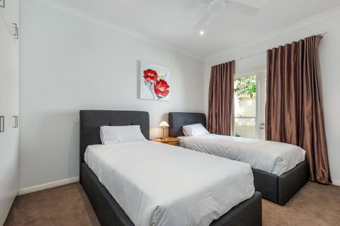 Kensington Self-Contained Modern House (89BROM) - Winery Find 12