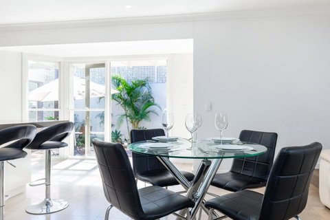 Kensington Self-Contained Modern House (89BROM) - Winery Find 8