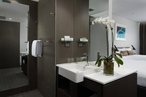 Rydges Sydney Airport Hotel - Winery Find 2