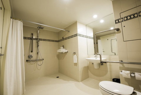 Rydges World Square - Winery Find 18