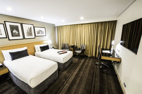 Rydges World Square - Winery Find 14