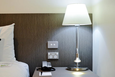 Rydges World Square - Winery Find 9