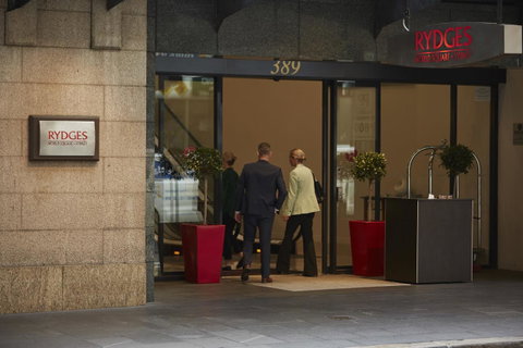 Rydges World Square - Winery Find 35