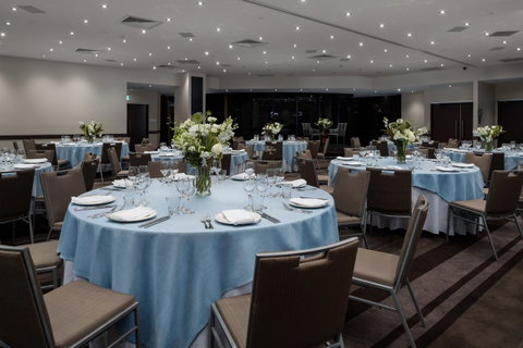 Rydges World Square - Winery Find 42