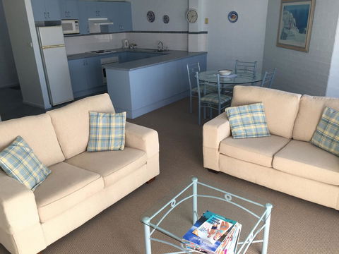 Breakers Apartments - Winery Find 9