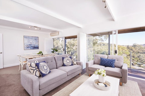 Bright And Spacious Family Home With Leafy Deck - Winery Find 0