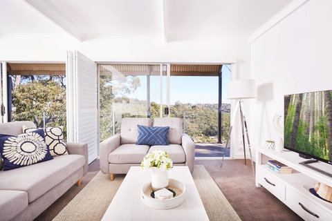 Bright And Spacious Family Home With Leafy Deck - Winery Find 14