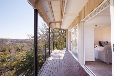 Bright And Spacious Family Home With Leafy Deck - Winery Find 23