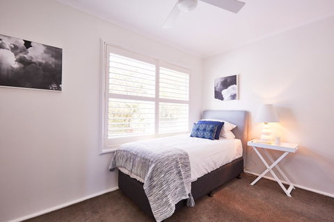 Bright And Spacious Family Home With Leafy Deck - Winery Find 24