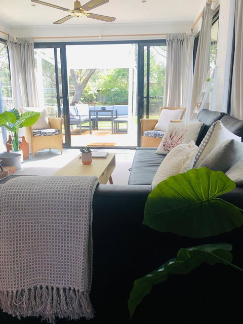 Little Blue Beach House - Winery Find 14