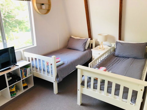 Little Blue Beach House - Winery Find 5