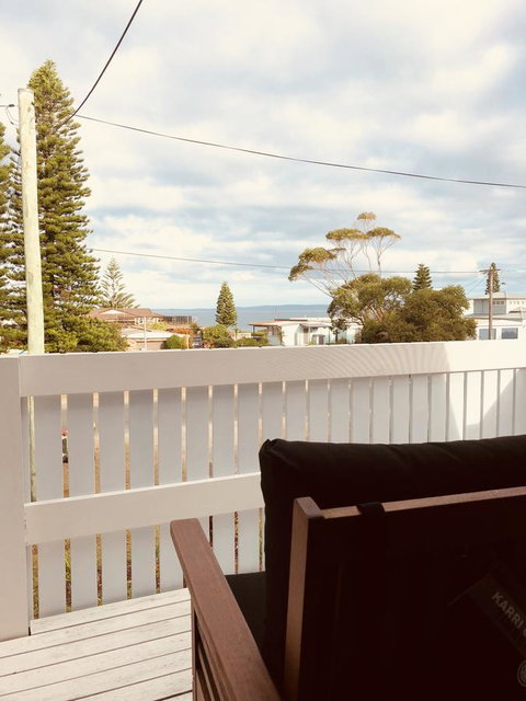 Little Blue Beach House - Winery Find 0