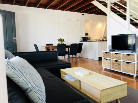 Little Blue Beach House - Winery Find 7