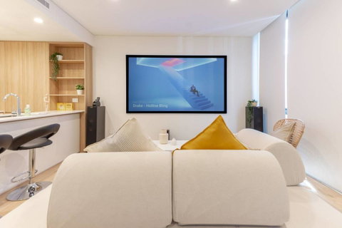 Japanese Style Waterfront Apt Wt Rooftop Pool - Winery Find 24
