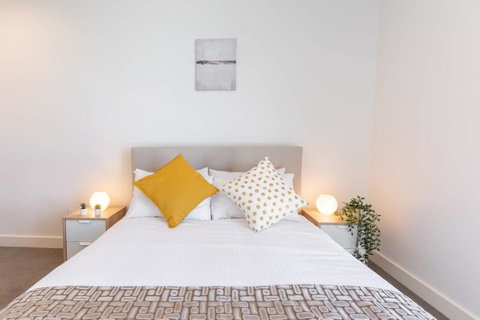 Japanese Style Waterfront Apt Wt Rooftop Pool - Winery Find 7