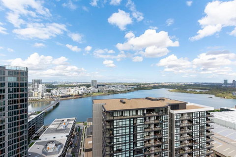 Japanese Style Waterfront Apt Wt Rooftop Pool - Winery Find 6