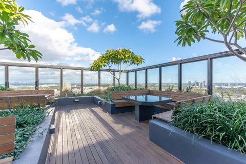 Japanese Style Waterfront Apt Wt Rooftop Pool - Winery Find 11