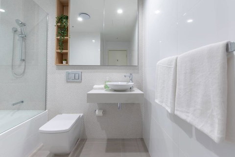 Japanese Style Waterfront Apt Wt Rooftop Pool - Winery Find 19