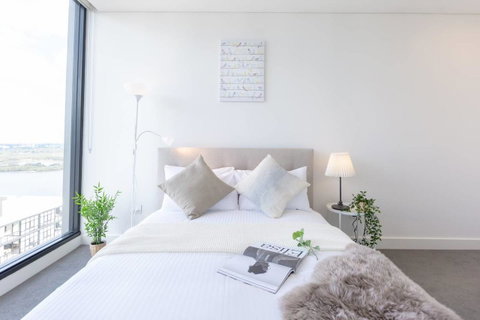 Japanese Style Waterfront Apt Wt Rooftop Pool - Winery Find 8