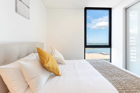 Japanese Style Waterfront Apt Wt Rooftop Pool - Winery Find 21