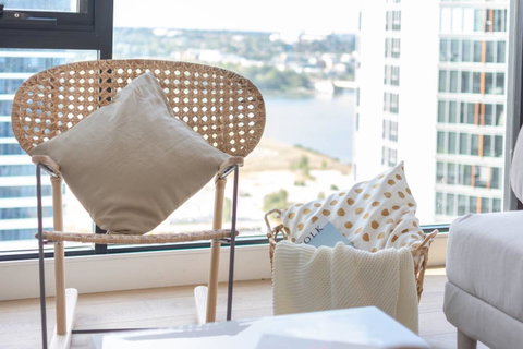 Japanese Style Waterfront Apt Wt Rooftop Pool - Winery Find 3