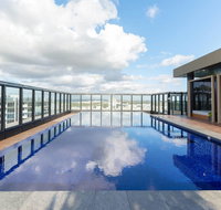 Japanese Style waterfront apt wt rooftop pool - Winery Find