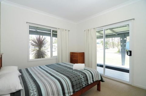 Huskisson Holiday Motel Cabins - Winery Find 28