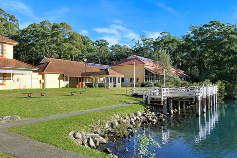 Huskisson Holiday Motel Cabins - Winery Find 11