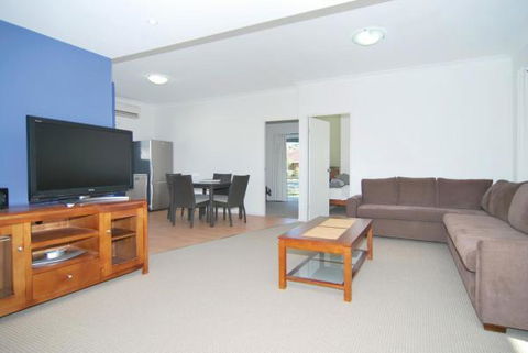 Huskisson Holiday Motel Cabins - Winery Find 27