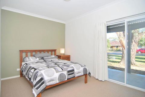 Huskisson Holiday Motel Cabins - Winery Find 30