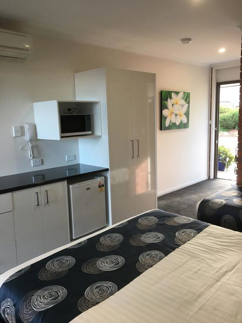 Pelican Motor Inn - Winery Find 41