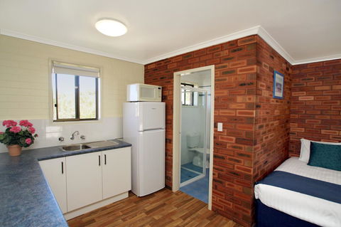 Pelican Motor Inn - Winery Find 36