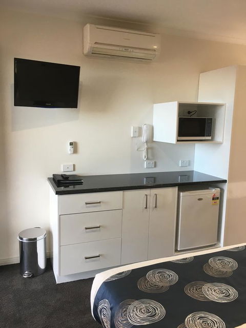 Pelican Motor Inn - Winery Find 8