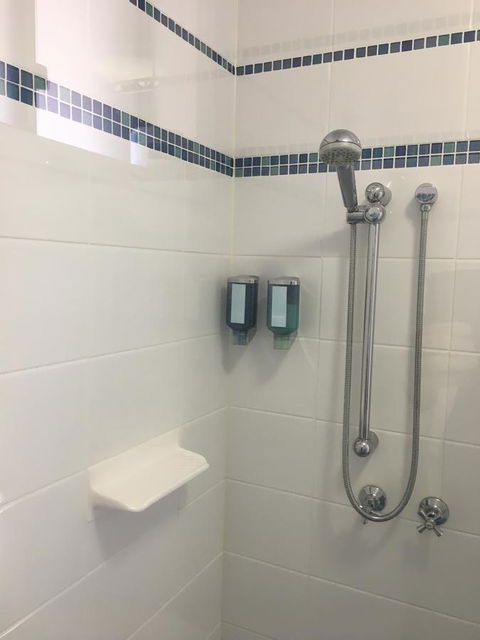 Pelican Motor Inn - Winery Find 12