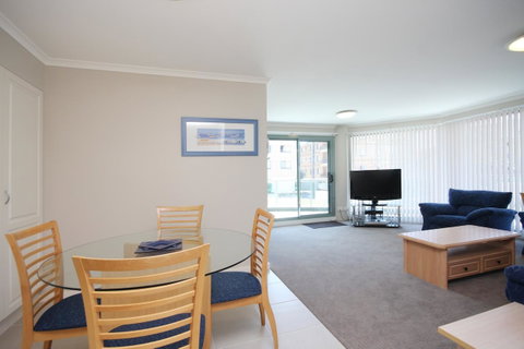 Sails Apartments - Winery Find 22