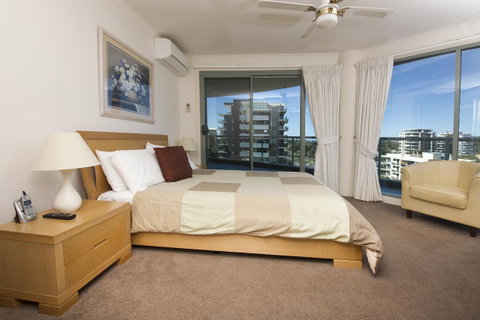 Sails Apartments - Winery Find 11