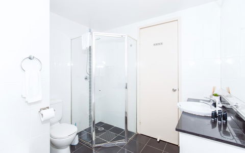 DD Apartments Chinatown - Winery Find 7