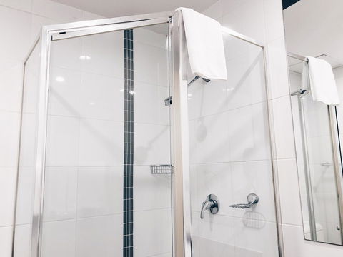 DD Apartments Chinatown - Winery Find 6