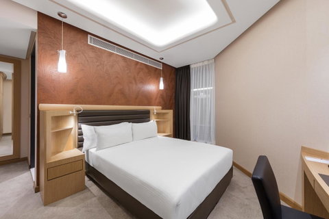 Rydges Australia Square, Formerly Tank Stream Hotel - Winery Find 13
