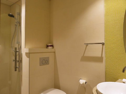 Rydges Australia Square, Formerly Tank Stream Hotel - Winery Find 1
