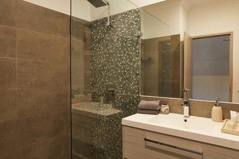 Byron Quarter Apartments - Winery Find 9