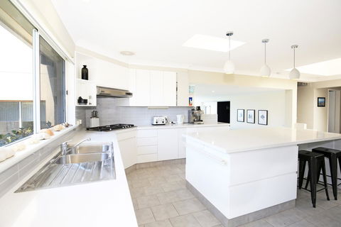 Neptune I Absolute Beachfront I Stunning Views - Winery Find 8