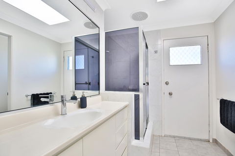 Neptune I Absolute Beachfront I Stunning Views - Winery Find 19