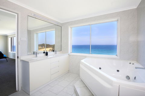 Neptune I Absolute Beachfront I Stunning Views - Winery Find 18