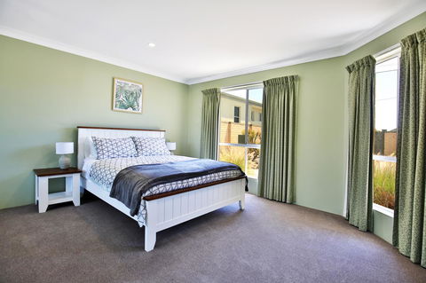 Neptune I Absolute Beachfront I Stunning Views - Winery Find 15