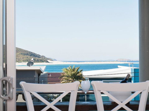 Blue View @ Fingal Bay - Winery Find 13