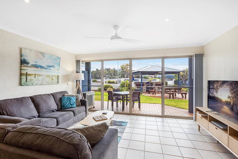 Sails Luxury Apartments Merimbula - Winery Find 36
