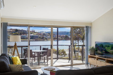 Sails Luxury Apartments Merimbula - Winery Find 3