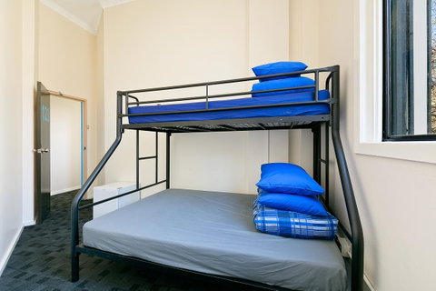 Summer House Sydney City - Formerly Sydney Backpackers - Winery Find 20